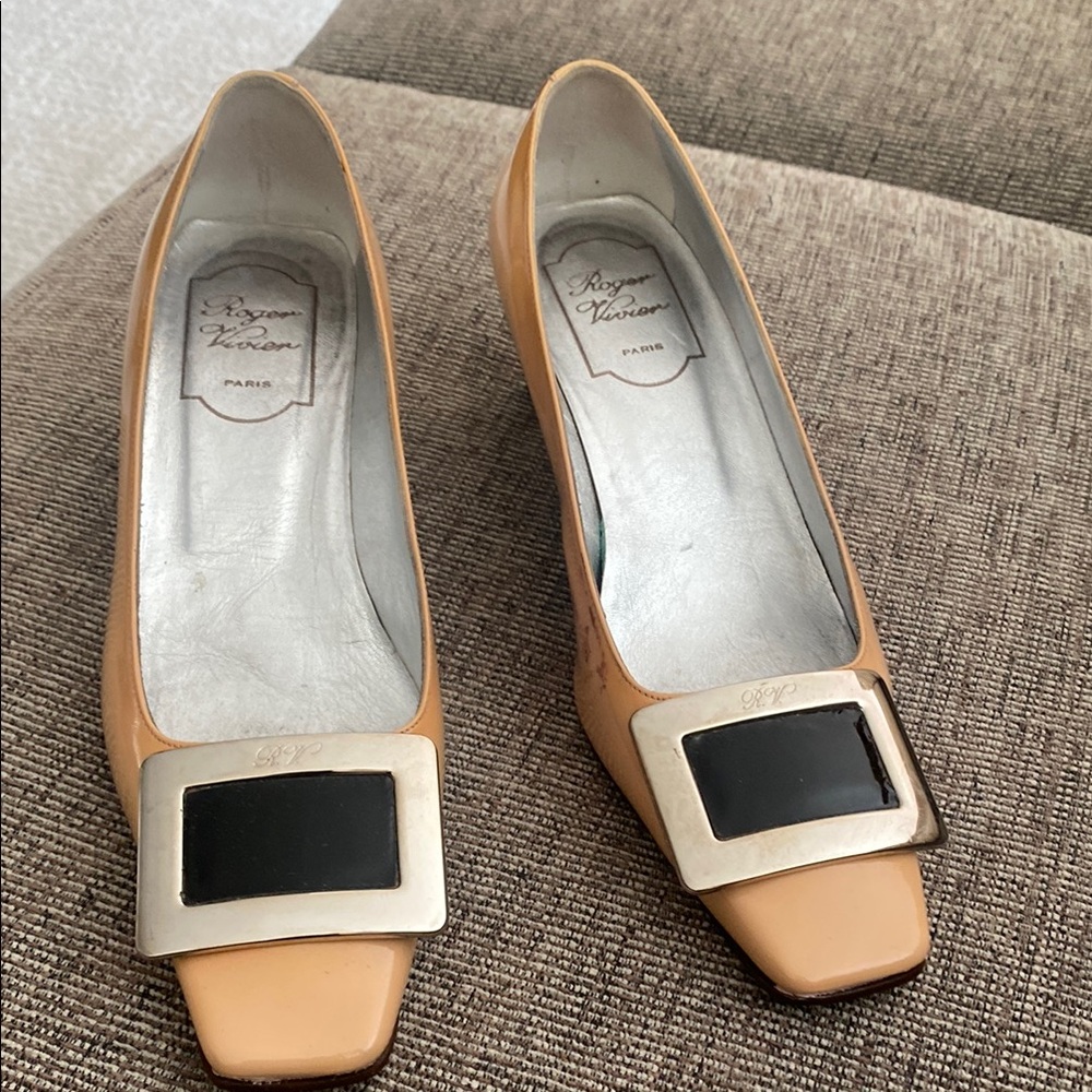 Roger Vivier Tan and Black Heels with Signature Buckle